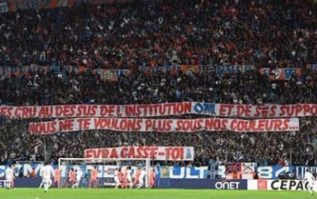 Məşhur futbolçuya azarkeşdən şok sözlər: ".... get" - FOTO 