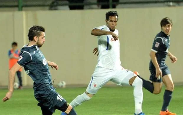 Denis Silva antirekorda şərik oldu 