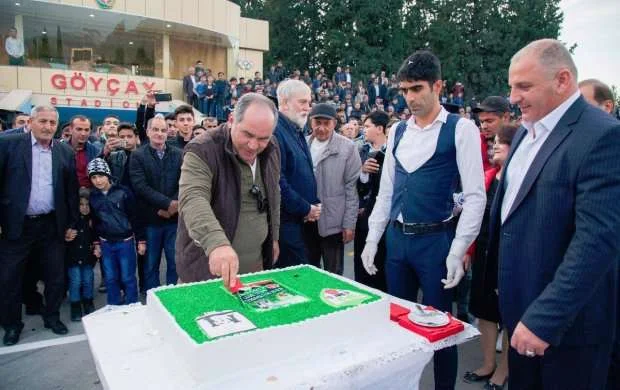 İş adamı Göyçayda stadion açdı, kluba 10 min manat mükafat verdi - FOTOLAR 