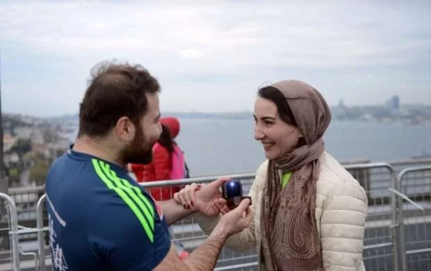 Azərbaycanlı oğlandan İstanbul marafonunda evlilik təklifi (FOTOLAR) 