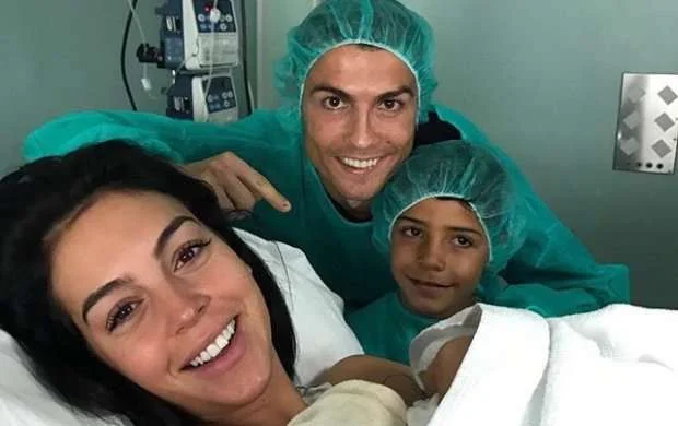 Ronaldo dördüncü dəfə ata oldu - FOTO 