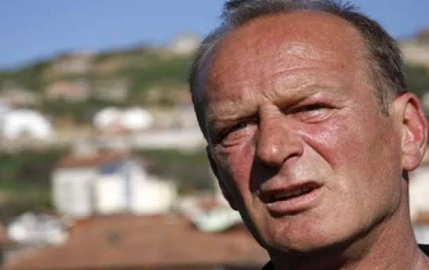 Kosovonın baş məşqçisi Bakıdakı mətbuat konfransına qatılmadı 