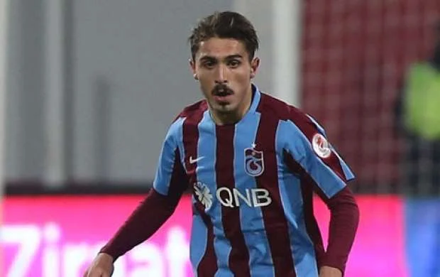 Məşhur klubdan 18 yaşlı türk futbolçuya fantastik təklif 