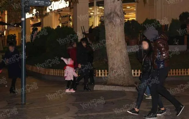 “Mlada”dan qovulan Kamran Ağayev sevgilisi ilə Bakı küçələrində - FOTOLAR 