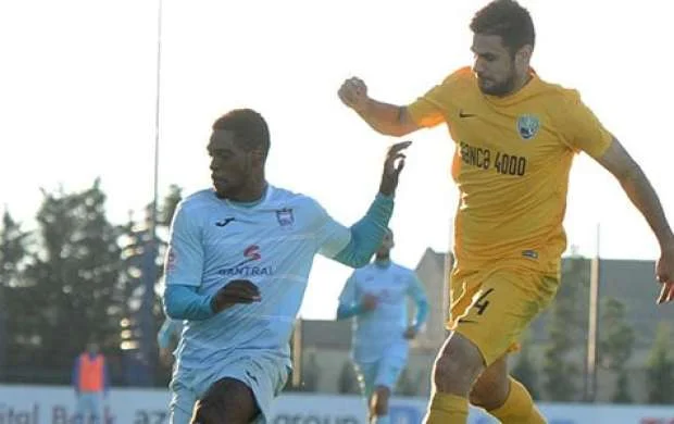 Fransalı futbolçu "Zirə"dən gedir 