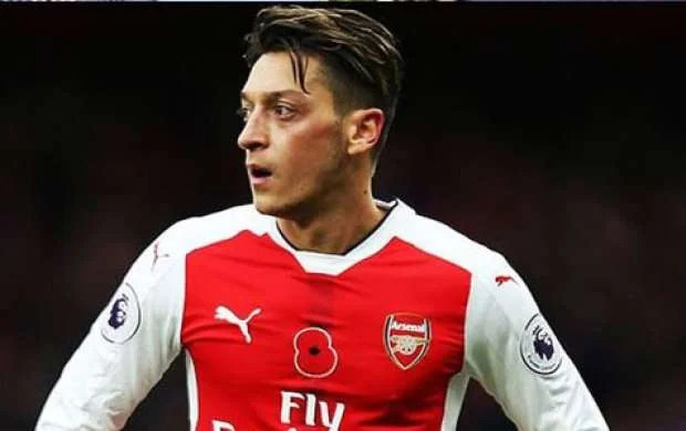 Məsut Özil oynamaq istədiyi klubun adını açıqladı 
