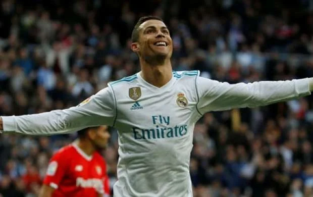 Ronaldo: "Futbol tarixində yeni bir səhifə yazdım" 