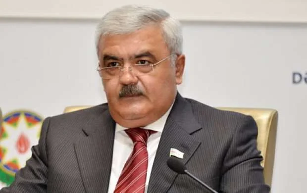 Rövnəq Abdullayev: "Kim istəyir, stadiona atasının adını qoysun" 