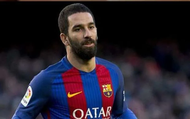 Arda Turan 12 milyonluq imza atdı - Londona gedir 