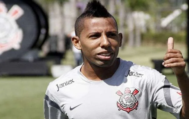 "Neftçi" 7 ölkənin 17 klubunda top qovmuş futbolçunu transfer edir 