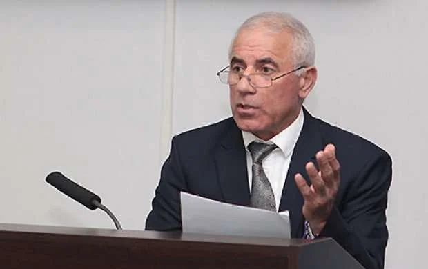Oqtay Abdullayev Mahir Şükürova: "Deyəsən, çaşır" 