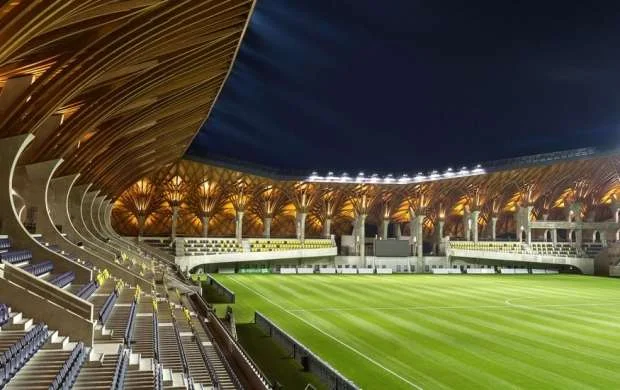 Baş nazirini həddini aşan futbol sevgisi başına bəla oldu 