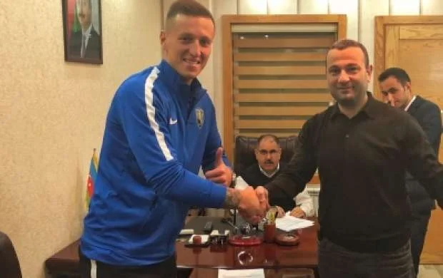 Ukraynalı qapıçı rəsmən "Kəpəz"də - FOTO 