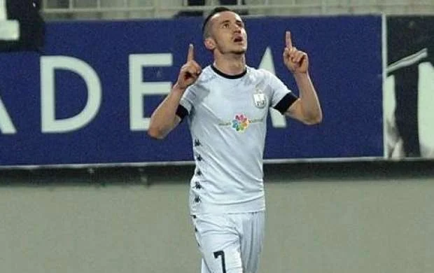 "Neftçi" onunla müqaviləni uzatdı 
