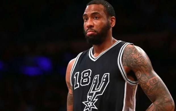 Məşhur basketbolçu avtomobil qəzasında öldü 