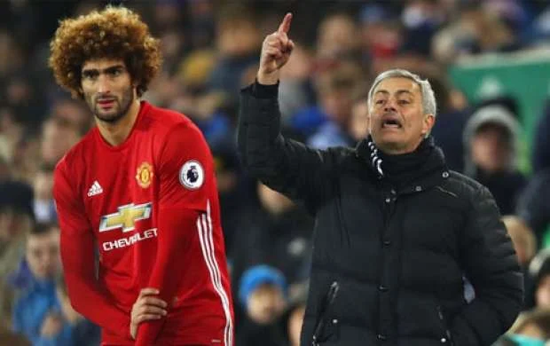 Mourinyodan futbolçusuna: "Ağzını yum, müqaviləni imzala" 