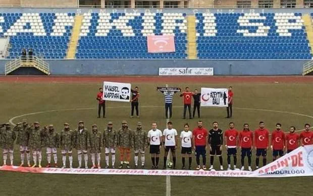 Meydana hərbi formamada çıxdılar - FOTO 