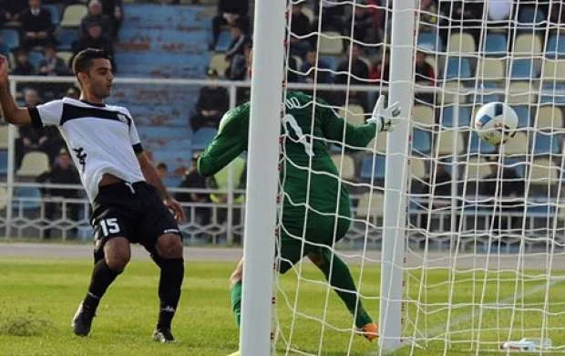 "Neftçi" autsayderi tək qolla keçdi, "İnter Arena"da xallar bölündü 