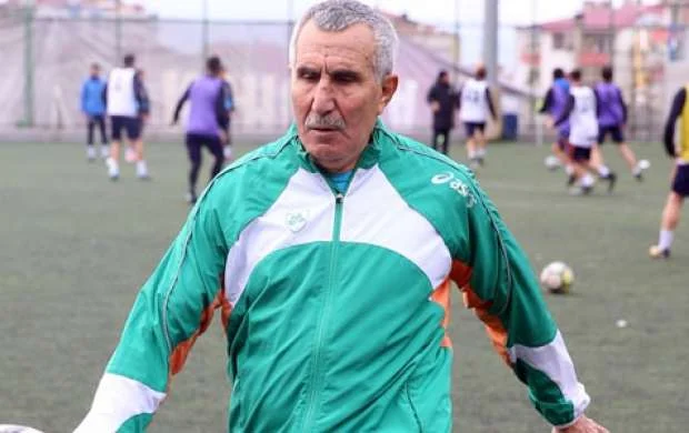 69 yaşlı futbolçu transfer olundu 