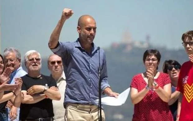 İspaniya ordusu Qvardiolanın təyyarəsini endirdi 