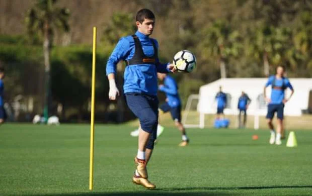 Azərbaycanlı futbolçu Premyer Liqa klubuna qələbə qazandırdı 
