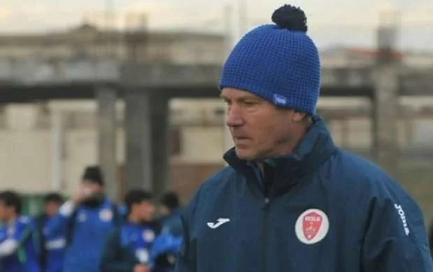 Yuri Maksimov legioneri təriflədi: "Topu qəbul edib, ötürmə verə bilir" 