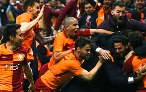 "Qalatasaray"ın borcu açıqlandı - Fantastik rəqəm 