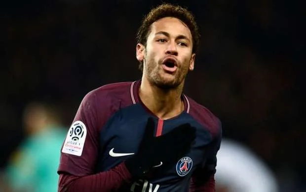 Həftəyə 750 min avro alan futbolçu maaşından narazıdı 
