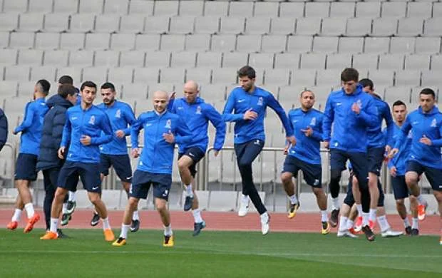 3 futbolçu millidə debüt etdi 