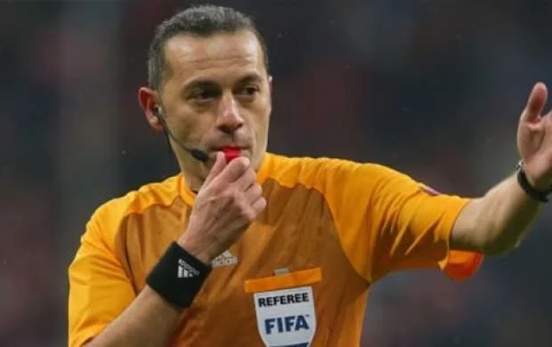 Cüneyt Çakır Azərbaycan millisinin oyununda 