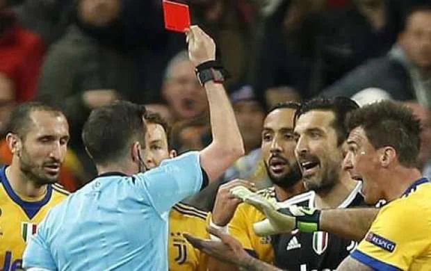 "Real" - "Yuventus" matçının hakimi və arvadı təhdid edilir 