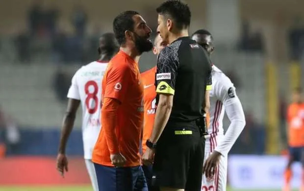 Arda Turan qovuldu - FOTOLAR 