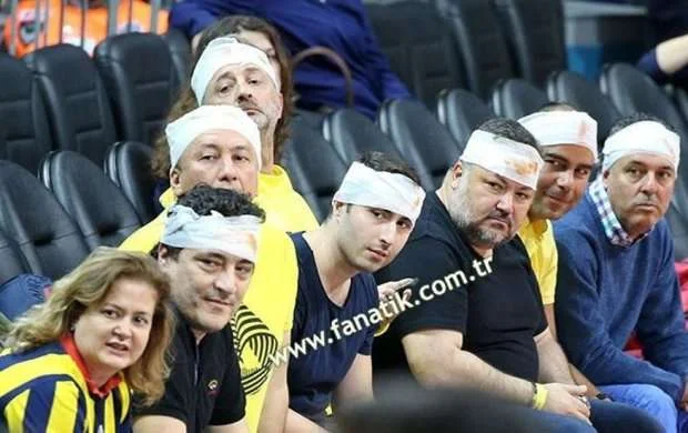 "Fənərbaxça"lı azarkeşlərdən Şenol Günəşə mesaj - FOTO 
