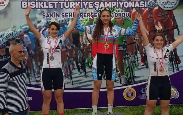 Yeniyetmə velosipedçimiz Türkiyədə çempion oldu - FOTO 