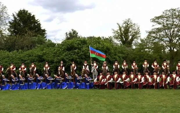 Azərbaycan nümayəndə heyəti Britaniya Kraliçası ilə görüşdü (FOTOLAR) 