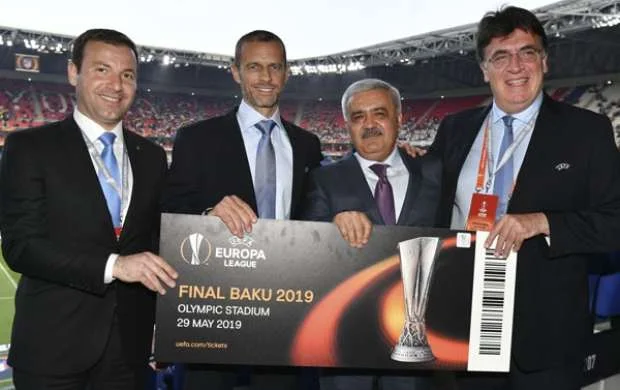 Bakı finalının ilk bileti Rövnəq Abdullayevə təqdim olundu - FOTO 
