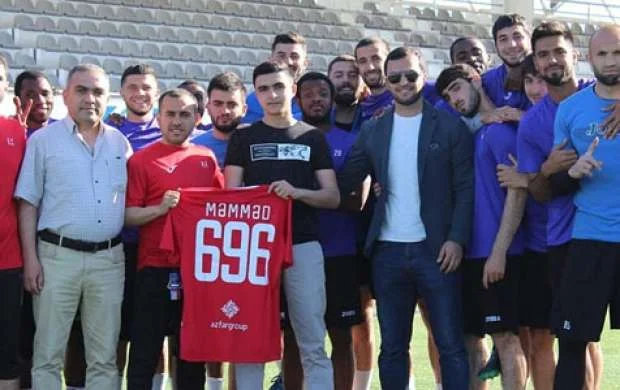 "Zirə" azarkeşə 696 nömrəli forma hədiyyə etdi 