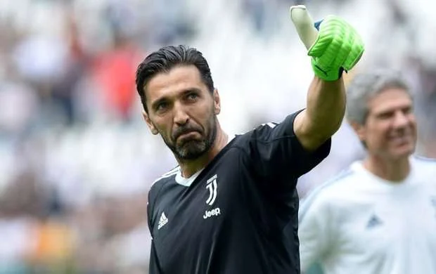 Buffon "Yuventus"la göz yaşları içində vidalaşdı - FOTOLAR 