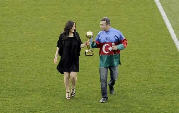 Qəbələdə möhtəşəm şou: himn fərqli tərzdə oxundu, Seeya stadionu coşdurdu - FOTOLAR 