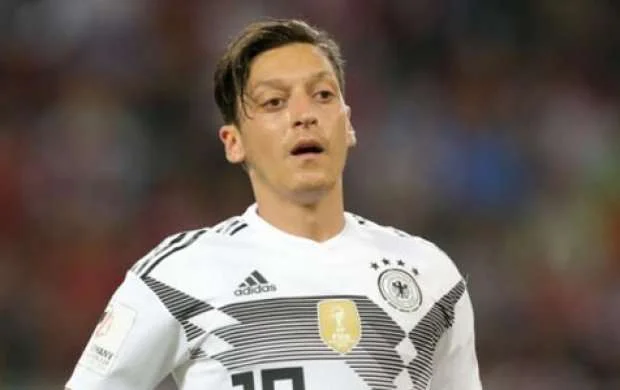 Almaniya millisində şok: Özil "DÇ-2018"i buraxa bilər 