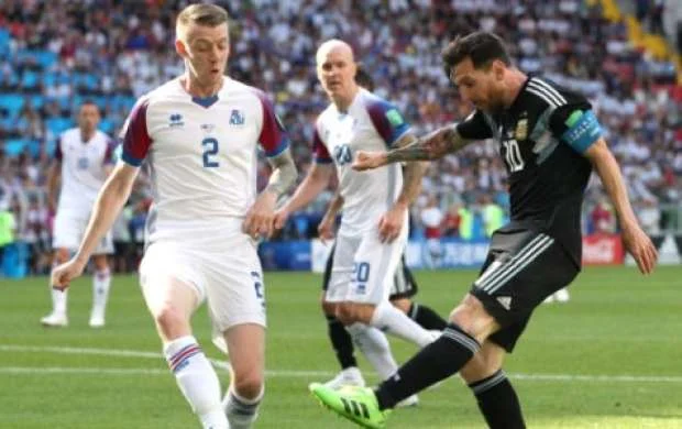 "DÇ-2018": Messinin qarşısını alan island futbolçu fabrik işçisi imiş 