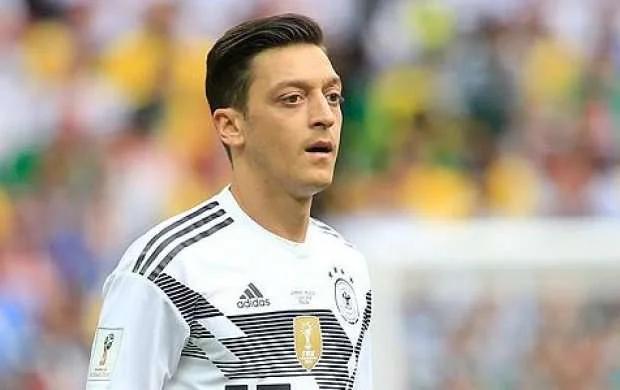"DÇ-2018": Məsut Özil milli karyerasında ilk dəfə ehtiyatda qaldı 
