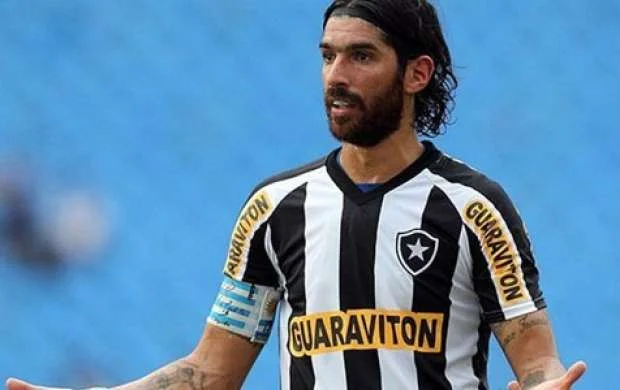 41 yaşlı futbolçu karyerasında 27-ci klubla anlaşdı 