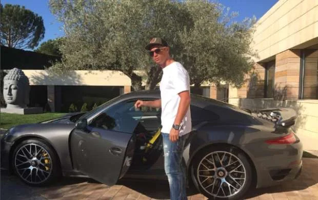 Ronaldonun maşın qarajı: 18 milyon dollar qiyməti var - SİYAHI 