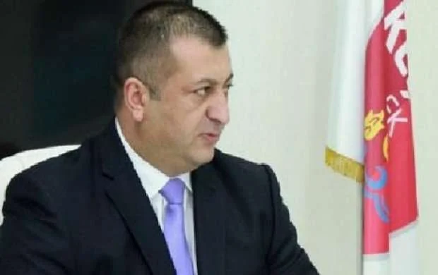 Axı siz nə istəyirsiz, Zaur Axundov? 