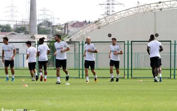 "Neftçi" "Uypeşt"lə oyun üçün Macarıstana getdi - FOTOLAR 