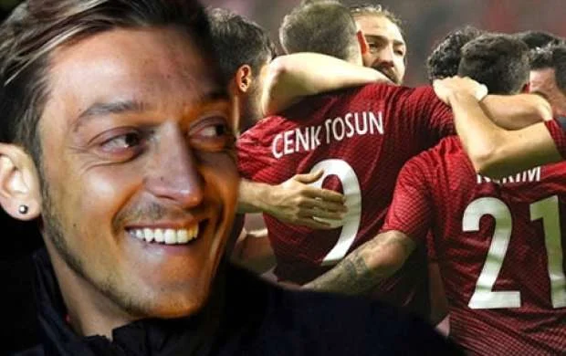 Məsut Özilin Türkiyə millisinə yolu açıldı 