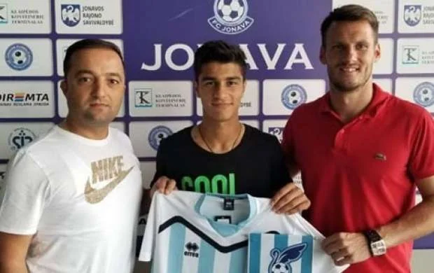 Azərbaycanlı futbolçu debüt oyununda dubl etdi 