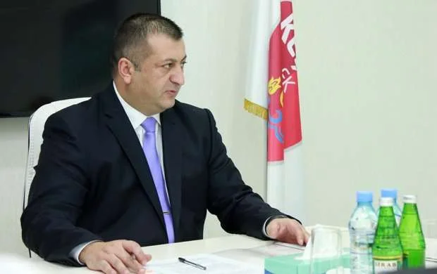 Zaur Axundovun yaxınları "Keşlə"dən hər ay pul alır 