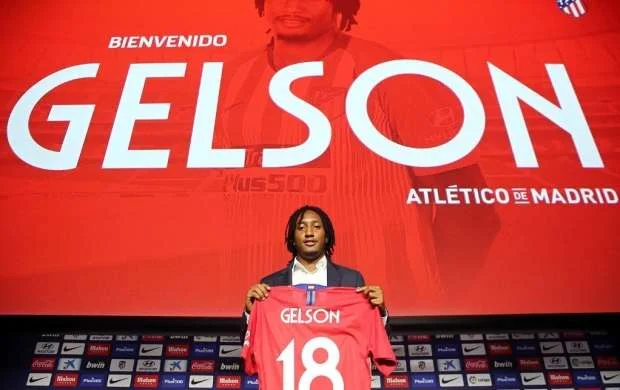 "Atletiko" yeni futbolçusunu təqdim etdi 